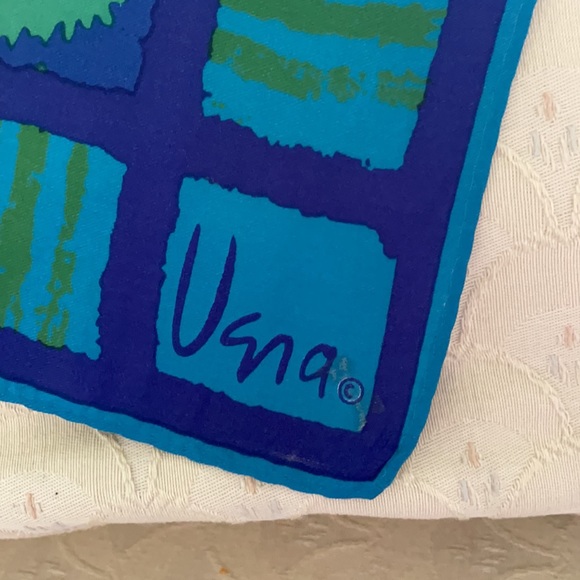 Ladies Scarf by Vera - Picture 2 of 2